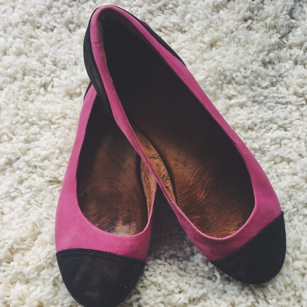🌟Pink and Black Flats